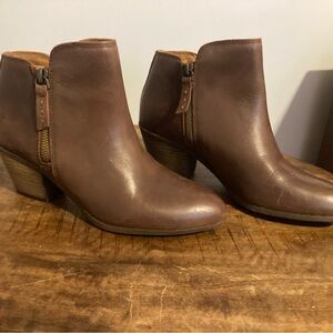 Frye Judith Brown Zip Leather Ankle Booties - Size 6.5